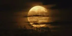 Surya Grahan Kyu Lagta Hain