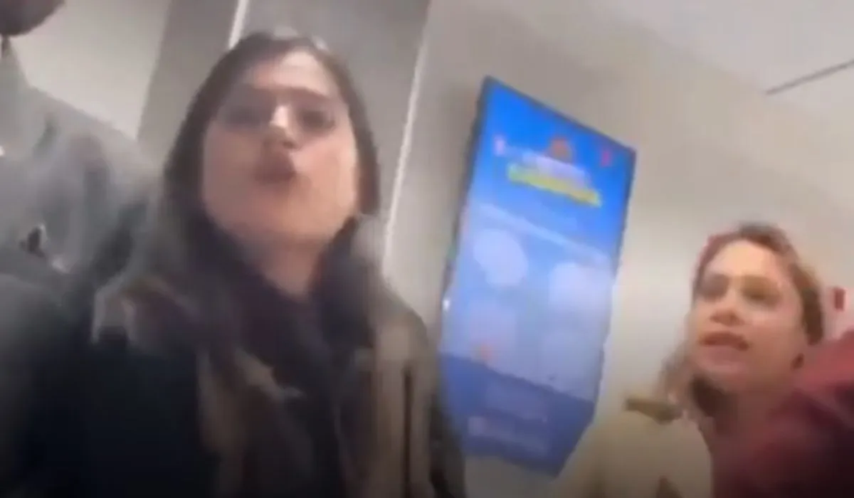 Kanpur Bank Viral Video (Image- S-M)