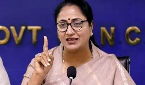 Rekha Gupta Govt E-rikshaw Policy (image-s-m )