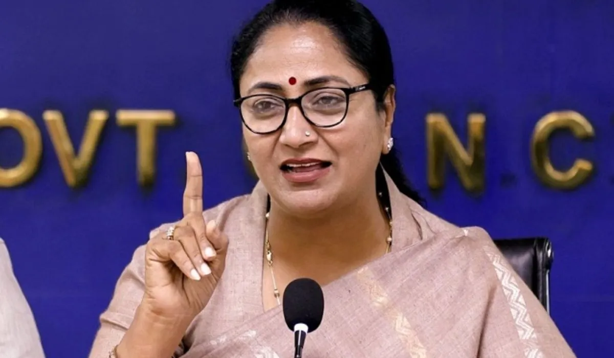 Rekha Gupta Govt E-rikshaw Policy (image-s-m )