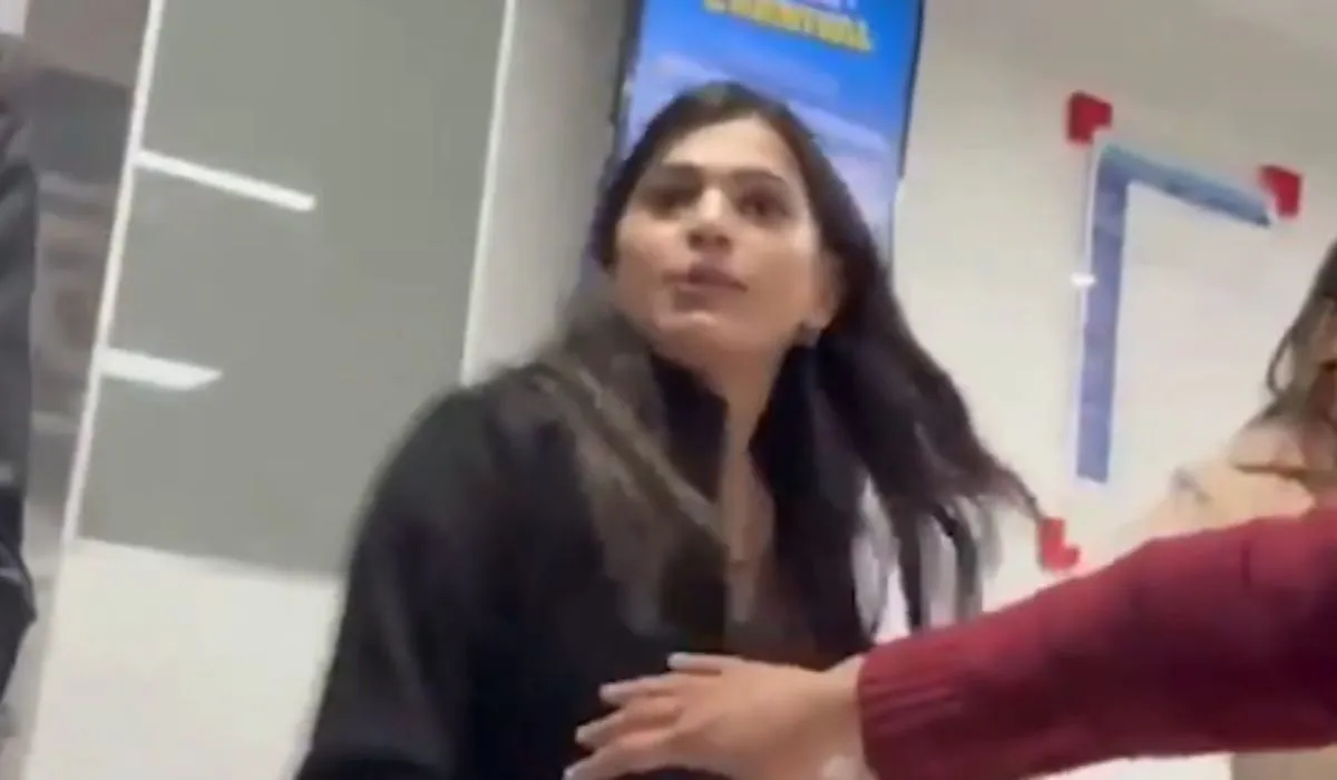 Kanpur Bank Viral Video (Image- S-M)