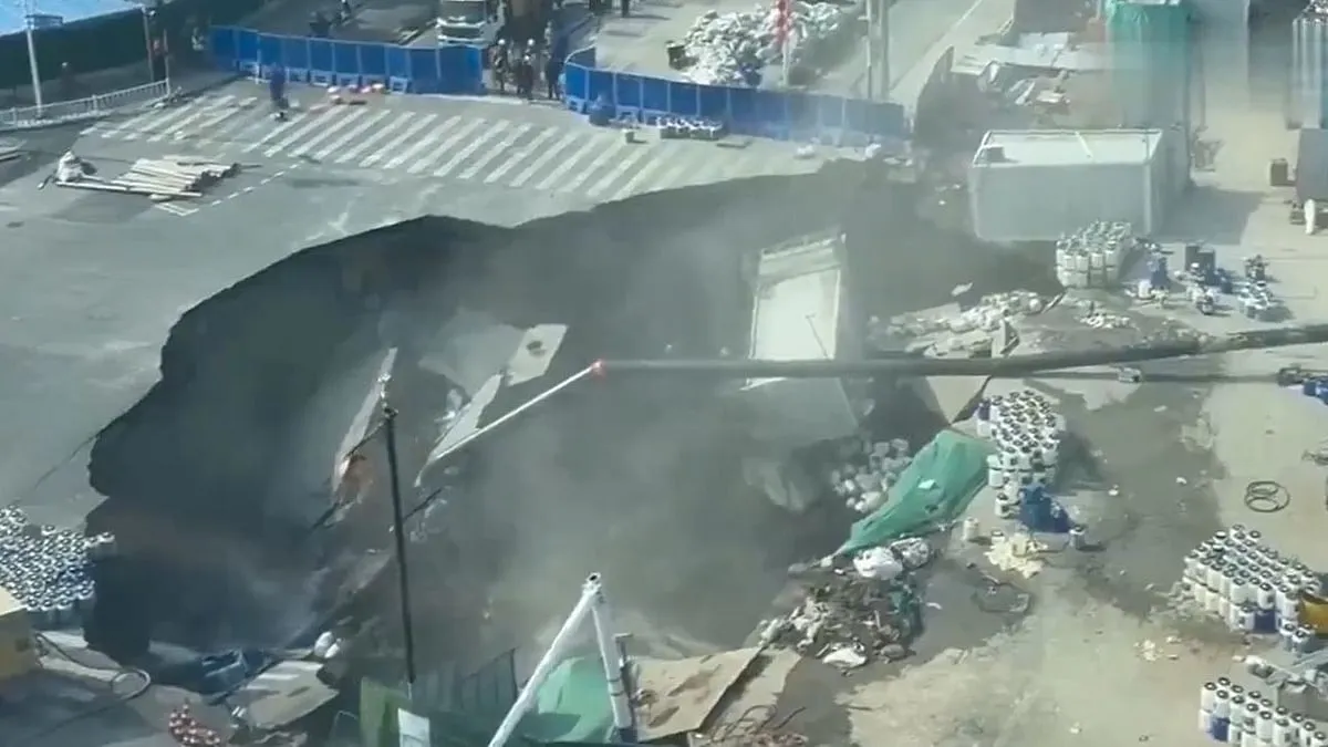 Shanghai Sinkhole Viral Video