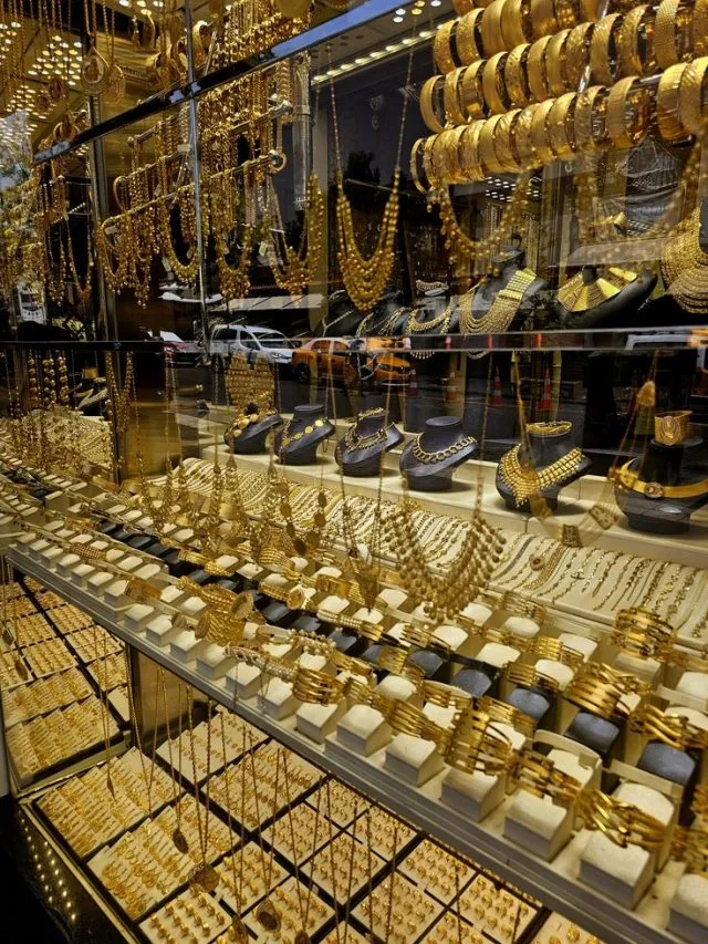 GOLD SILVER RATE TODAY 10 FEB: सोने ने पकड़ी रफ्तार, चांदी 3 लाख के पार, जानें अपने शहर का भाव