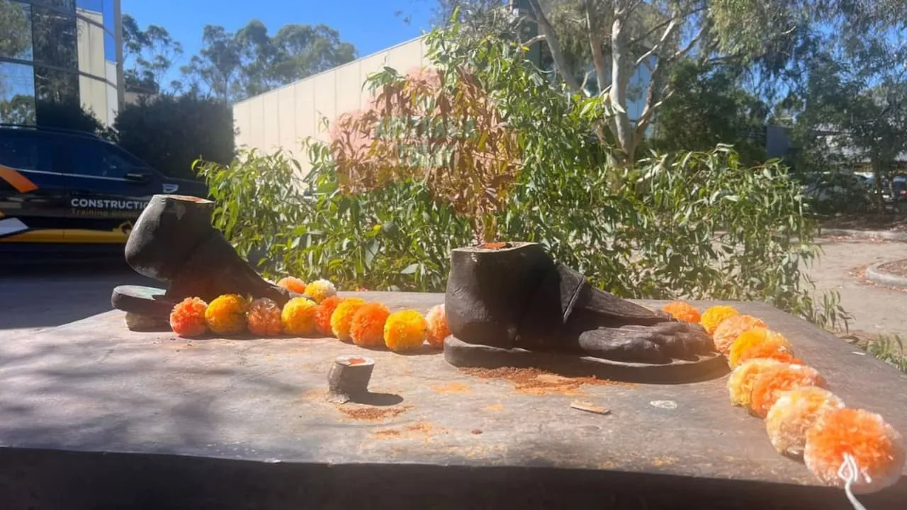 Mahatma Gandhi Statue Stolen (image S-M)