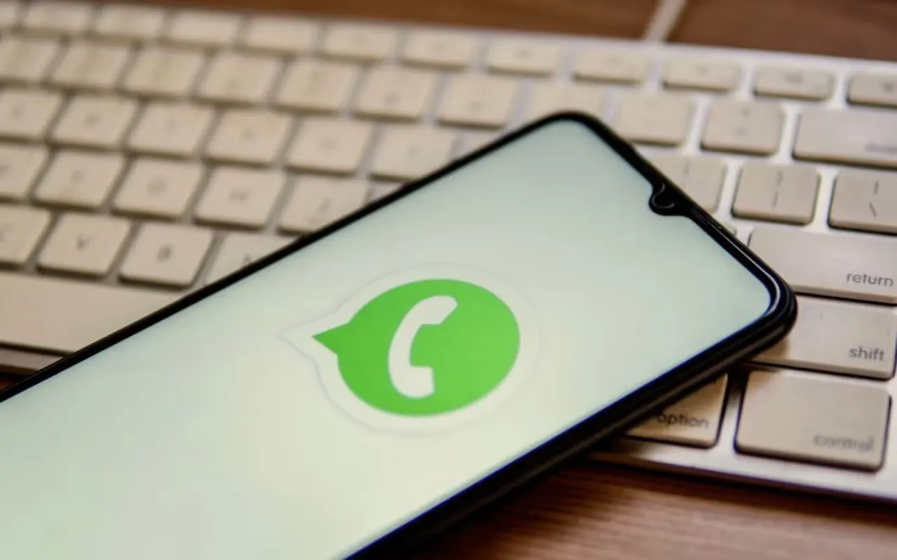 Whatsapp message Schedule Feature ( source : social media)