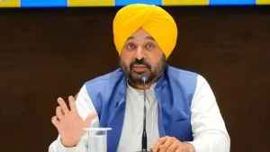 Punjab News: पंजाब सरकार ने खाड़ी देशों में फंसे पंजाबियों के लिए जारी की 24×7 हेल्पलाइन, सीएम मान ने पूर्ण सहयोग का दिया आश्वासन