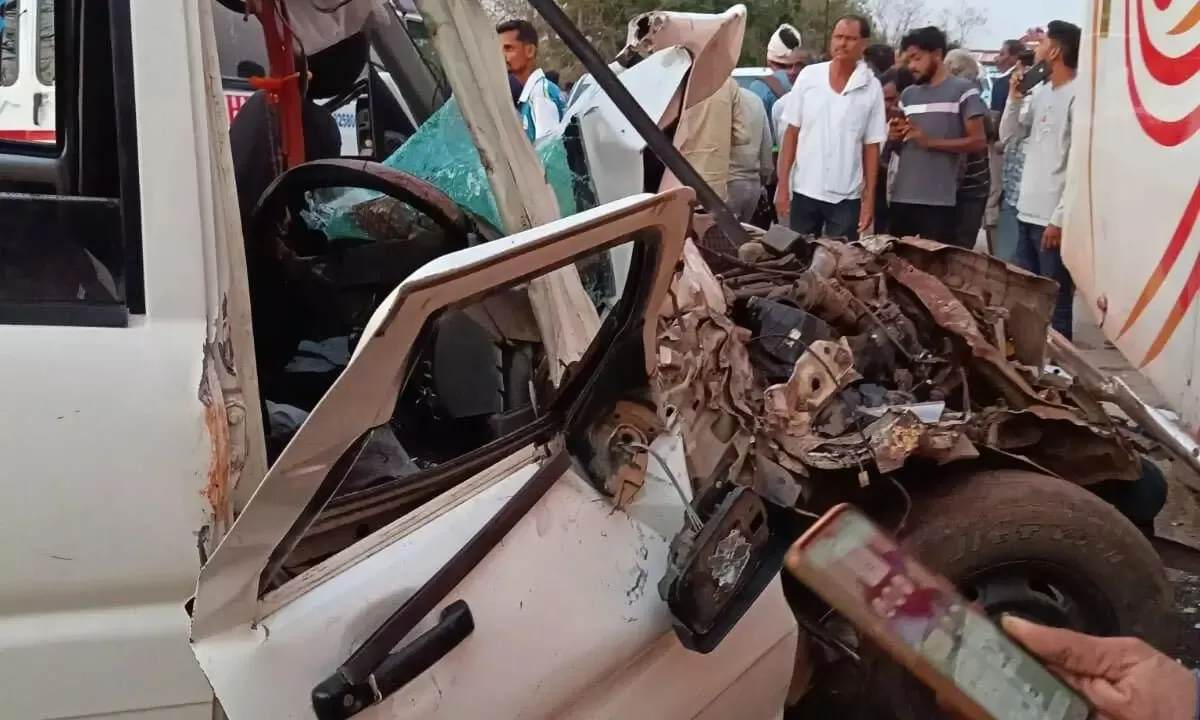 Maharashtra Scorpio Bus Accident