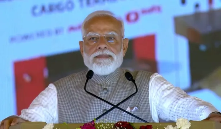 ‘हर 2 मिनट में उड़ेगा एक जहाज, सपा ने नोएडा को बनाया लूट का ATM’, जेवर एयरपोर्ट उद्घाटन में PM मोदी का बड़ा बयान