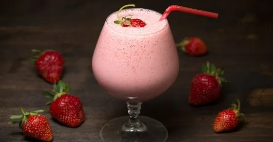 Strawberry Milkshake Recipe in Hindi