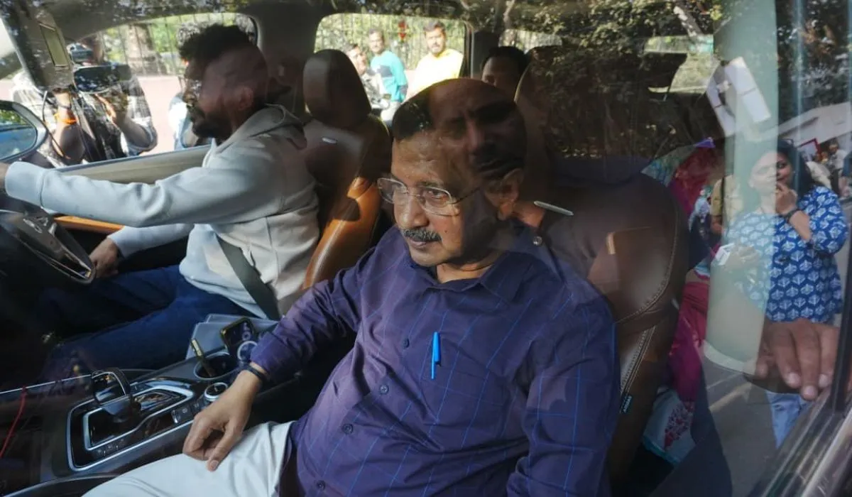 Kejriwal on Hanging Room Issue