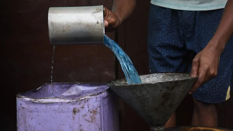 LPG संकट में केरोसिन तेल की वापसी, घरों की जरूरत के लिए पेट्रोल पंप पर मिलेगा तेल, जानें सरकार ने क्यों लिया बड़ा फैसला