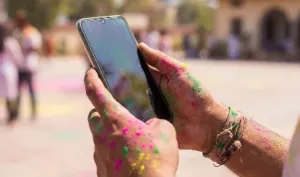 Smartphone Protection Tips on Holi