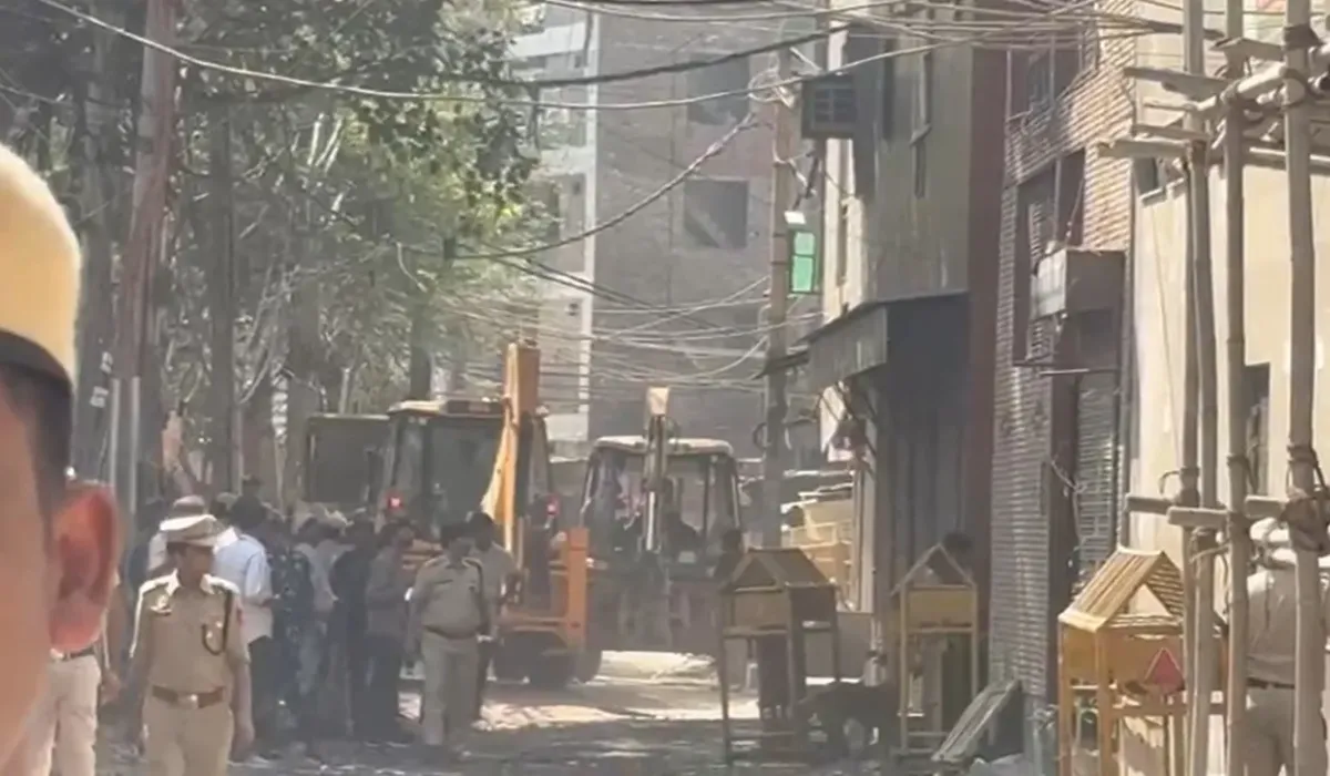 Uttam Nagar MCD Bulldozer Action