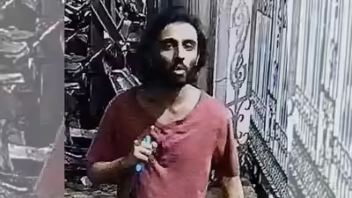 Mumbai Stabbing News