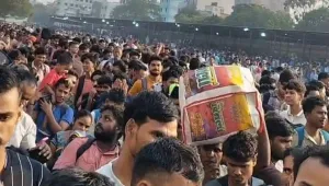 Stampede like Situation At Udhna Station