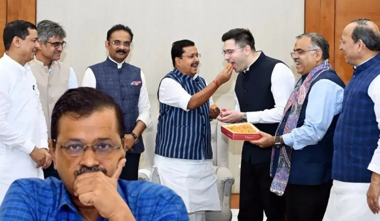 AAP छोड़कर BJP में गए सांसदों पर गिरेगी गाज!  पार्टी  ने सदस्यता खत्म करने की उठाई मांग