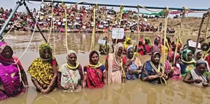Women Protest Against KBLP in MP