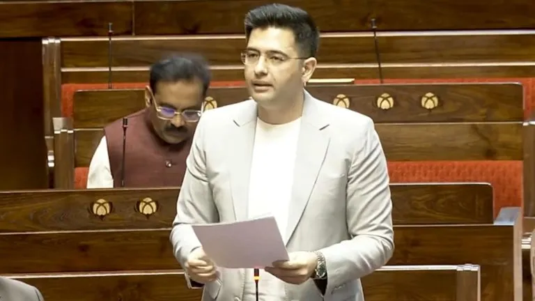 AAP ने राघव चड्ढा को राज्यसभा में उपनेता पद से हटाया, “बोलने का समय भी ना दिया जाए”, जानें कौन बना नया उपनेता