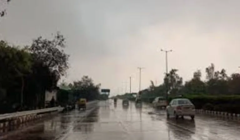 Delhi-NCR में बदला मौसम, बारिश और तेज आंधी से मिली भीषण गर्मी से राहत