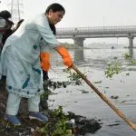 CM Rekha Gupta begins yamuna cleaning drive