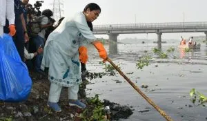 CM Rekha Gupta begins yamuna cleaning drive