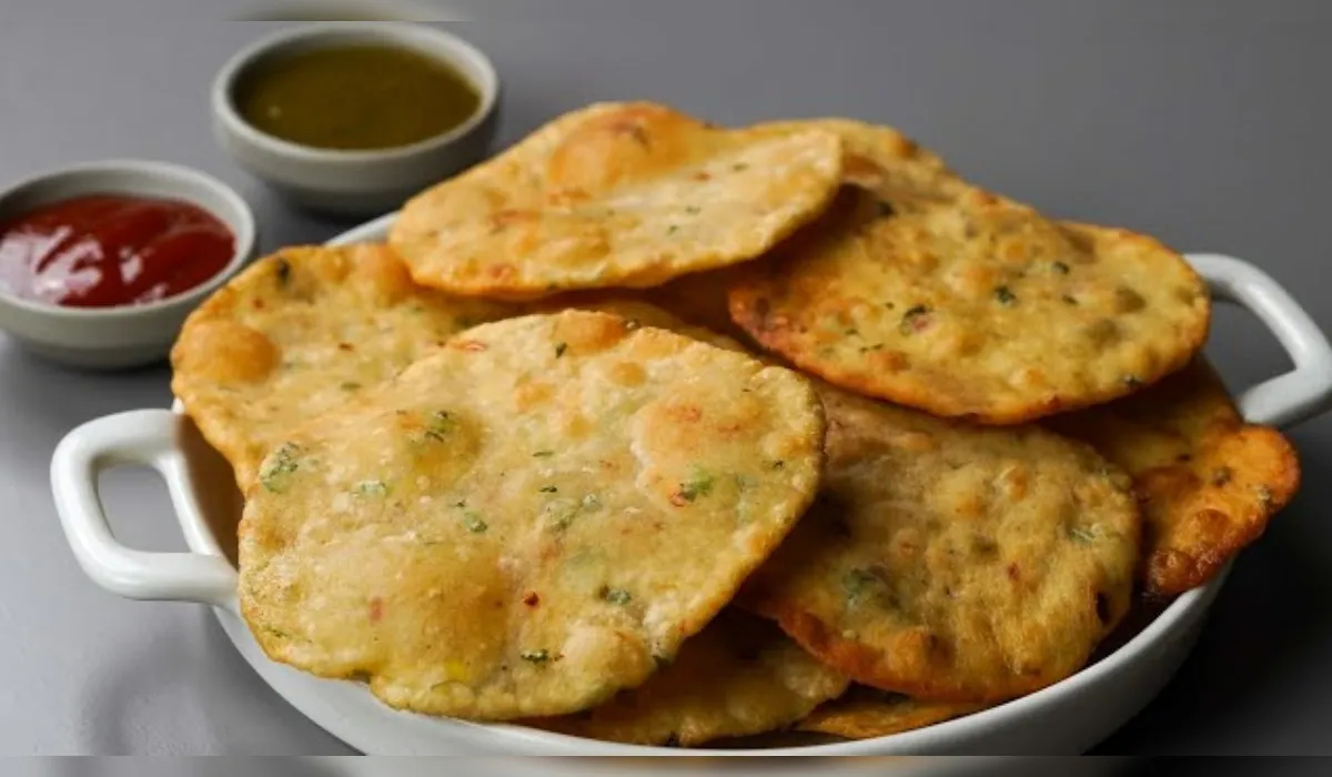 Aloo Pyaz Khasta Poori Recipe