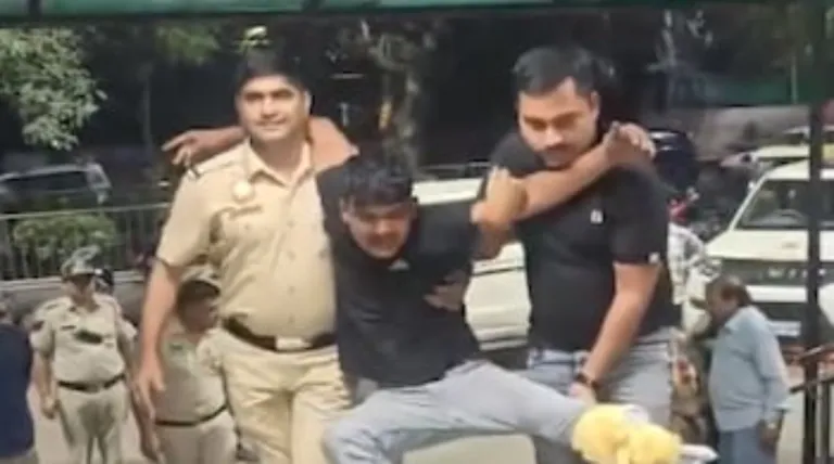 महरौली में मासूम से रेप व हत्या मामले में आरोपी कैब ड्राइवर गिरफ्तार, पुलिस मुठभेड़ में पैर और कमर में लगी गोली