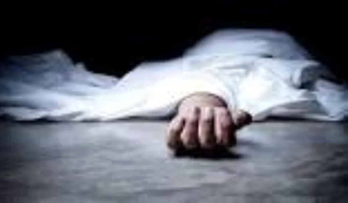 पुलिस को देखकर महिला ने तीसरी मंजिल से लगाई छलांग