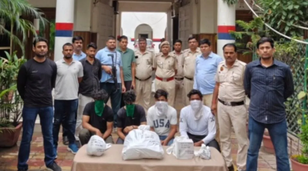 Delhi : दिल्ली पुलिस कमिश्नर के निर्देश पर चलाया गया विशेष अभियान, सड़कों पर लोगों की सुरक्षा के लिए 'ऑपरेशन कवच',