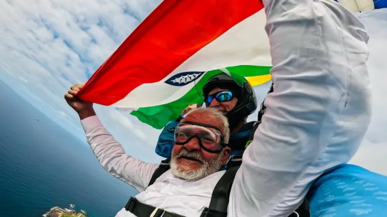 18 हजार फीट से कूदे भारतीय दादाजी, ऑस्ट्रेलिया के आसमान में गूंजा ‘जय हरियाणा, जय भारत’; वीडियो Viral!