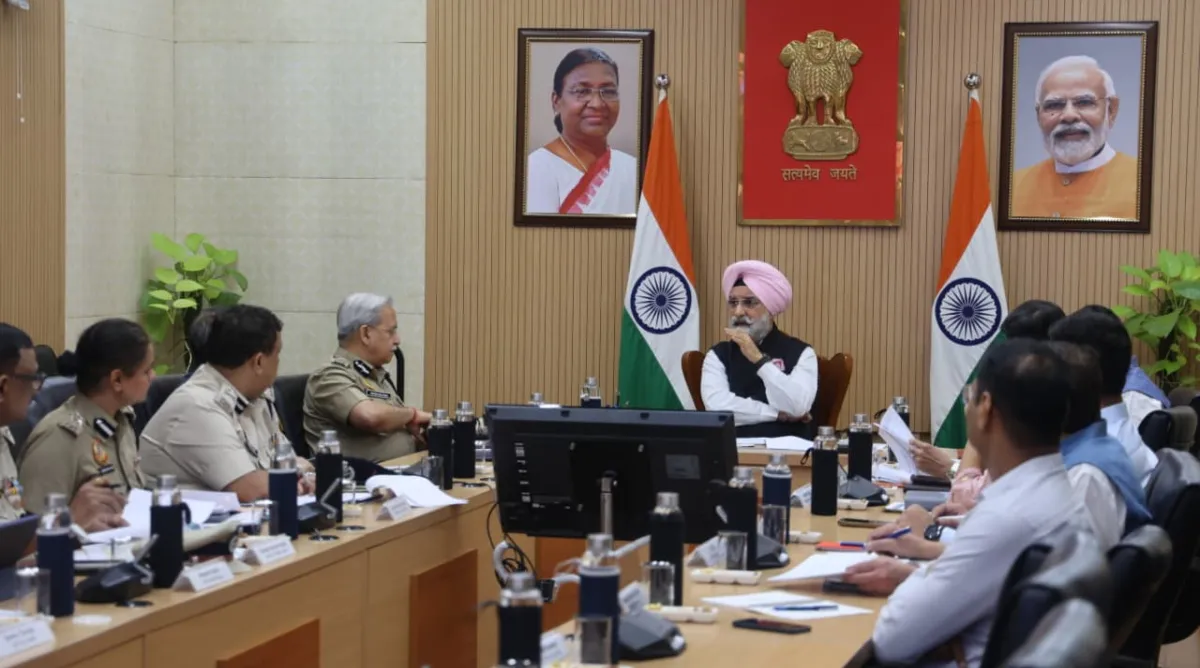 Delhi : एआई करेगा 24 घंटे ट्रैफिक जाम की निगरानी, एलजी तरनजीत सिंह संधू ने ट्रैफिक समस्या को लेकर की समीक्षा बैठक