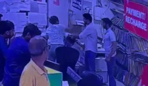 Noida Woman Slaps Society Staff (credit S-M)