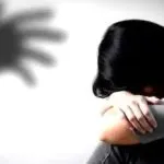 Delhi : पिस्टल दिखाकर युवती का यौन उत्पीड़न, वीडियो बनाकर करता था ब्लैकमेल
