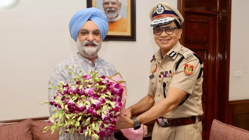 Delhi : दिल्ली के नए पुलिस कमिश्नर ने की पहली समीक्षा बैठक, पुलिस अधिकारियों को दिए कई निर्देश