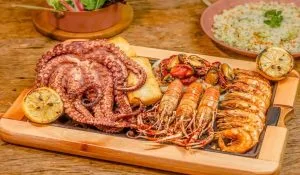 Avoid these foods in monsoon