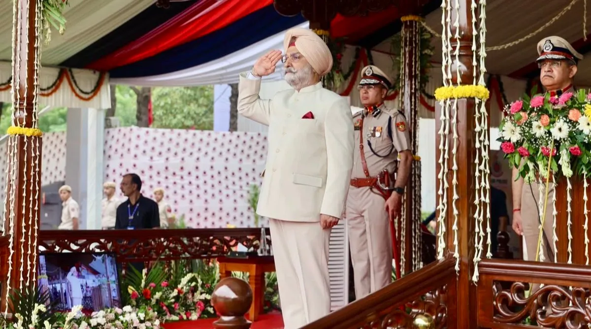 Commissioner Day Parade : "पुलिसिंग की चुनौतियां बदल रहीं, नए तरीके अपनाने की जरूरत...", कमिश्नर डे परेड में बोले उपराज्यपाल