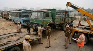 Delhi : प्रदूषण पर होगा प्रहार, पुराने ट्रकों और बसों को बदलने के लिए लागू होगी 'नया सफर योजना'