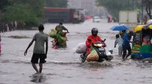 Delhi : दिल्ली में मूसलाधार बारिश, कई इलाकों में जलभराव और लंबा जाम
