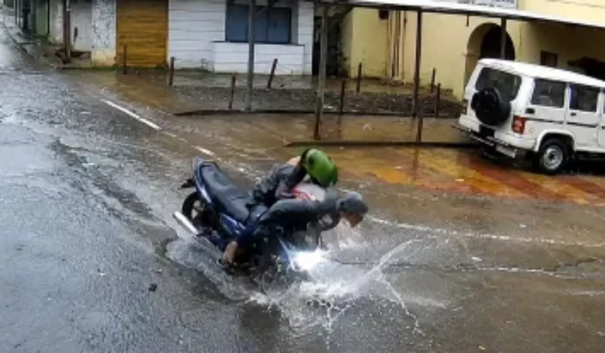 Junagadh Pothole Accident