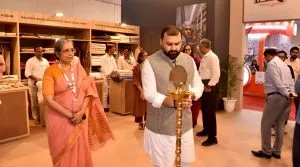 Delhi : भारत टेक्स 2026 में 'खादी इंडिया पैवेलियन' का उद्घाटन, नई खादी की वैश्विक पहचान पर जोर