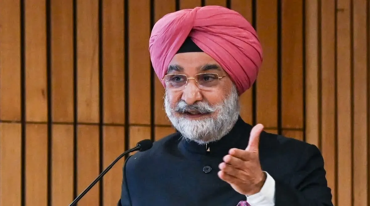 Delhi : दिल्ली की ट्रैफिक पर एलजी की सख्ती का असर, अब तक 2,033 FIR दर्ज