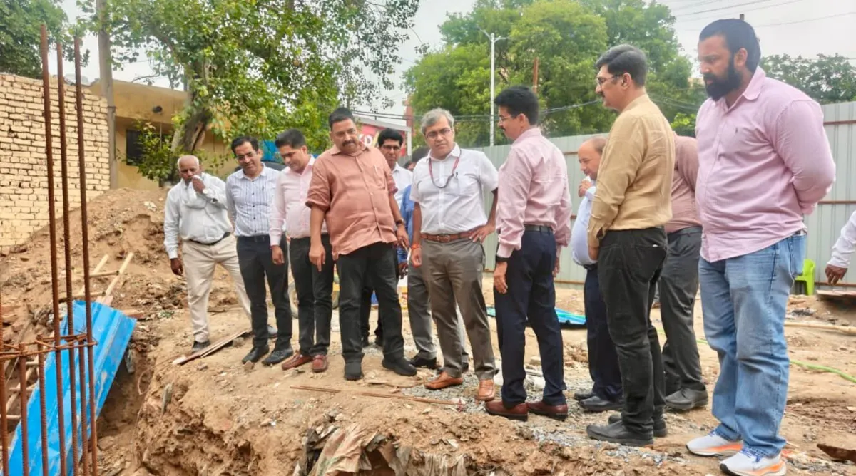 Delhi : MCD आयुक्त ने दक्षिणी दिल्ली का लिया जायजा, ढलाव घरों पर दो-दो FSTS लगाने के निर्देश
