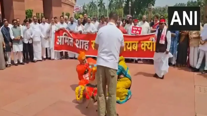 Pappu Yadav as Priest