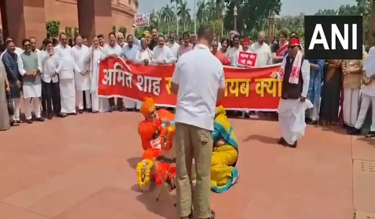 Pappu Yadav as Priest