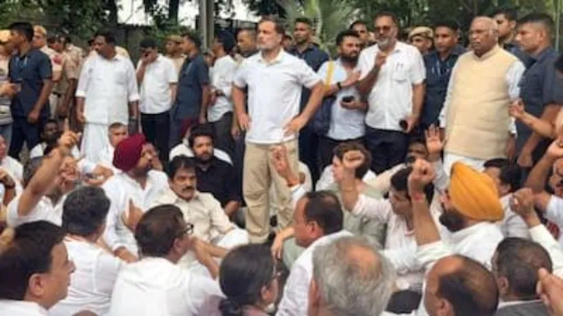 Congress Protest Near PM Residence