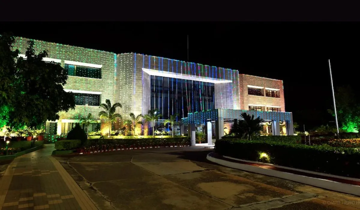ISRO Headquarters Bomb Threat: बेंगलुरु में ISRO HQ को बम की धमकी मिलने से मचा हड़कंप, सुरक्षा एजेंसियों ने संभाला मोर्चा