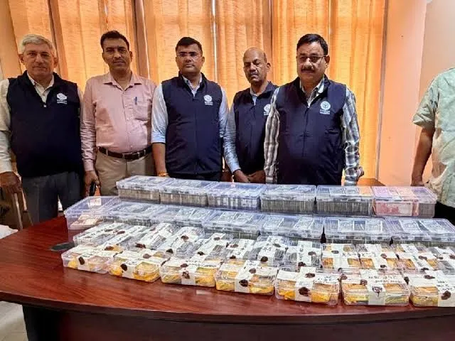 UP Vigilance Raid Lucknow ARTO Lalit Kumar