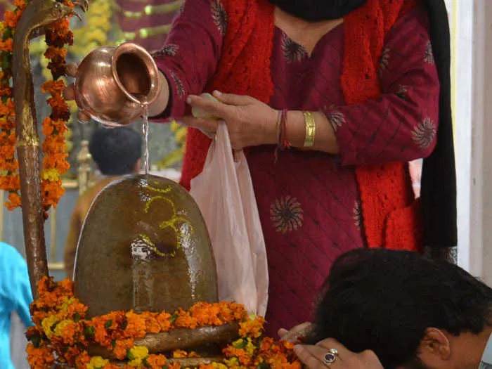 Sawan me Shivling par Kya Nahi Chadhaye