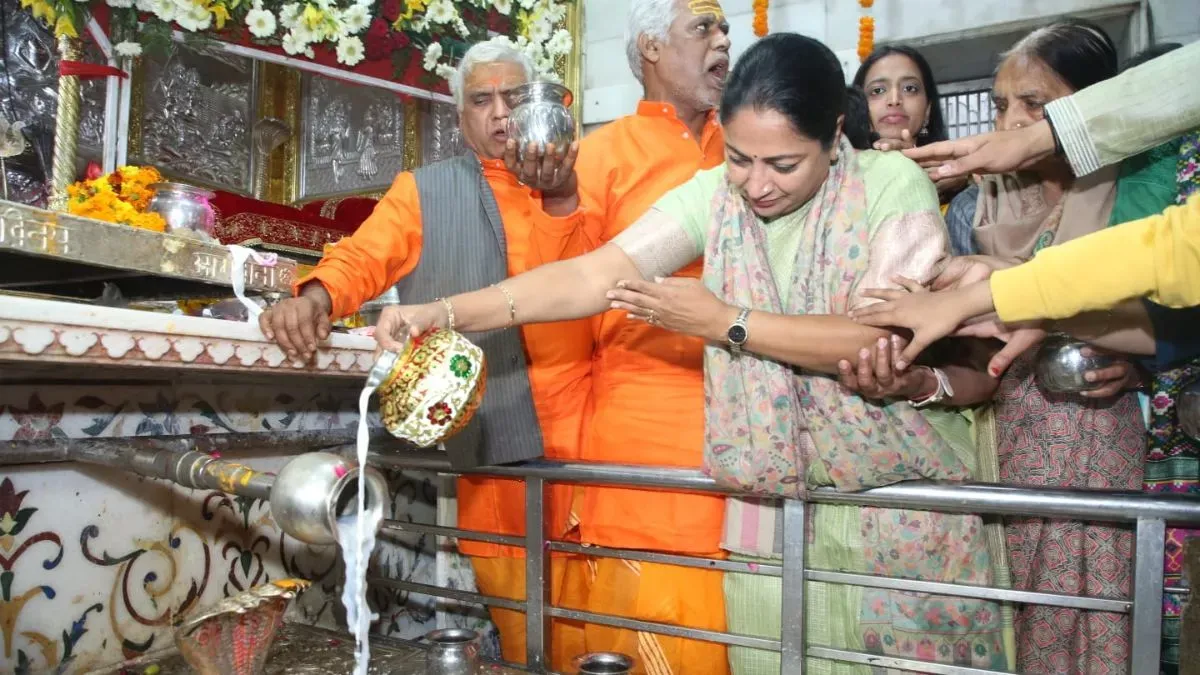 CM Rekha Gupta Tiranga Yatra