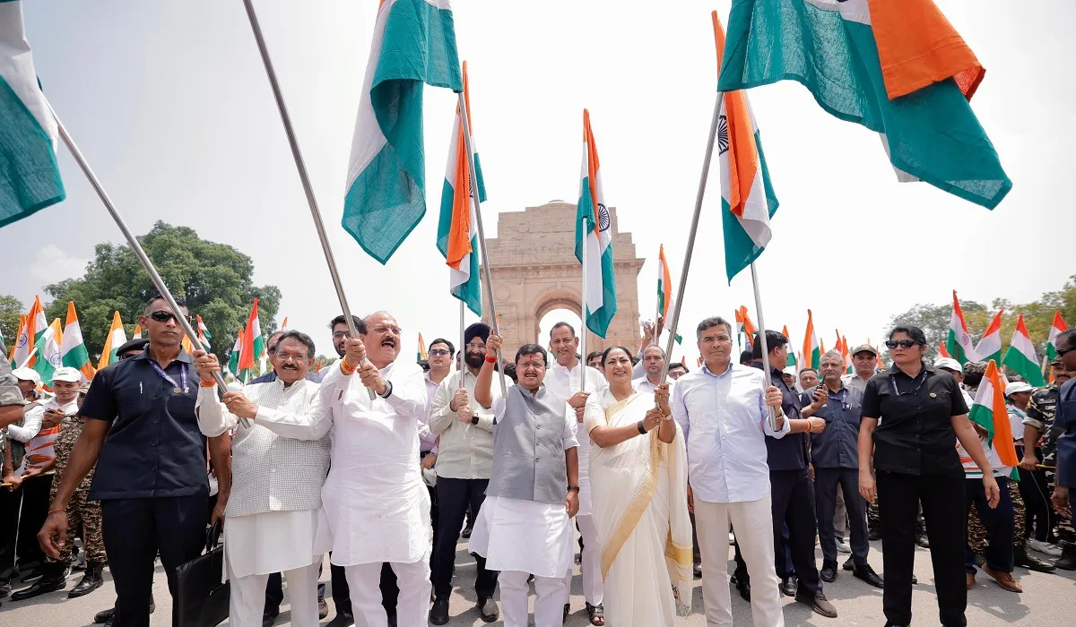 इंडिया गेट से कर्तव्य पथ तक निकली भव्य तिरंगा यात्रा